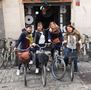 recorre la ciudad con tus amigas